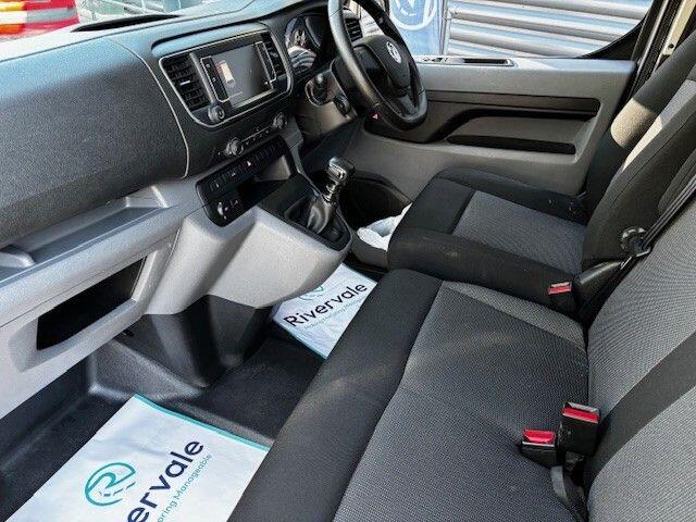Vauxhall Vivaro image 17
